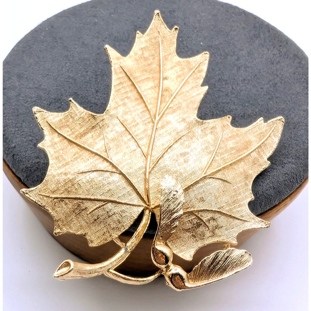 Vintage Signed Lisner Mid Century Brushed Gold Tone Maple Leaf Brooch